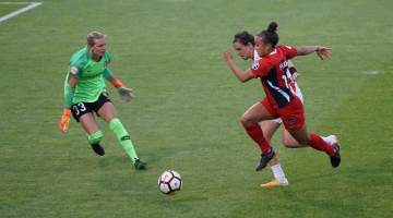 巴萨引援受阻转攻佩德罗，切尔西六连败恐难留人（配图示意）